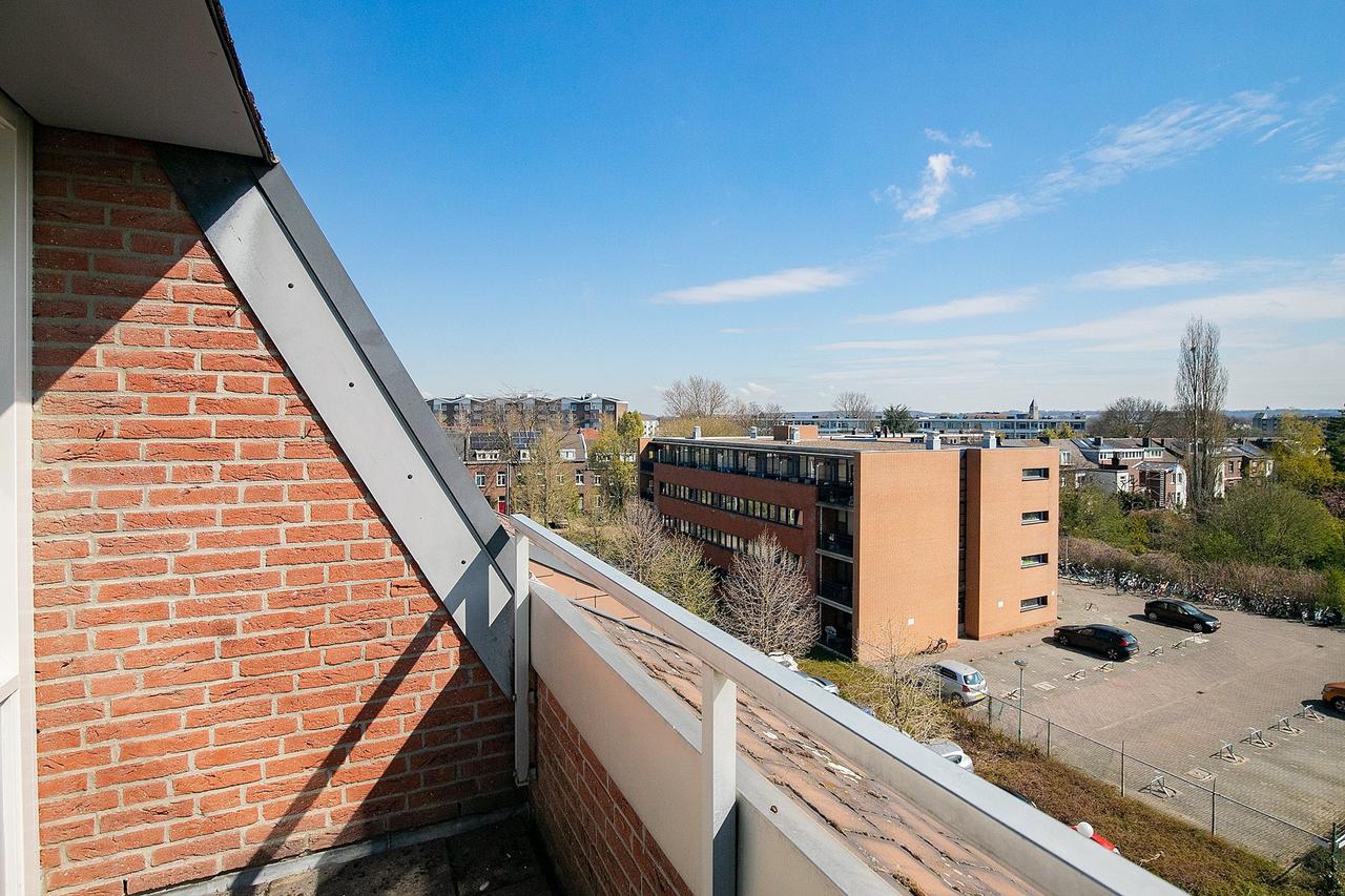 Bright 1-bedroom apartment with terrace in Maastricht - Image 5