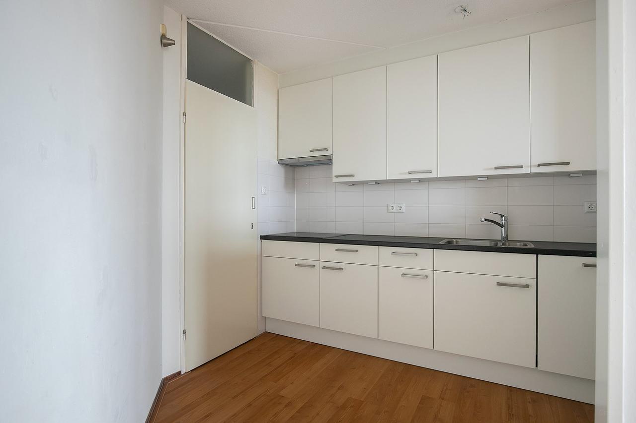 Bright 2-bedroom apartment with balcony in Tilburg - Image 4