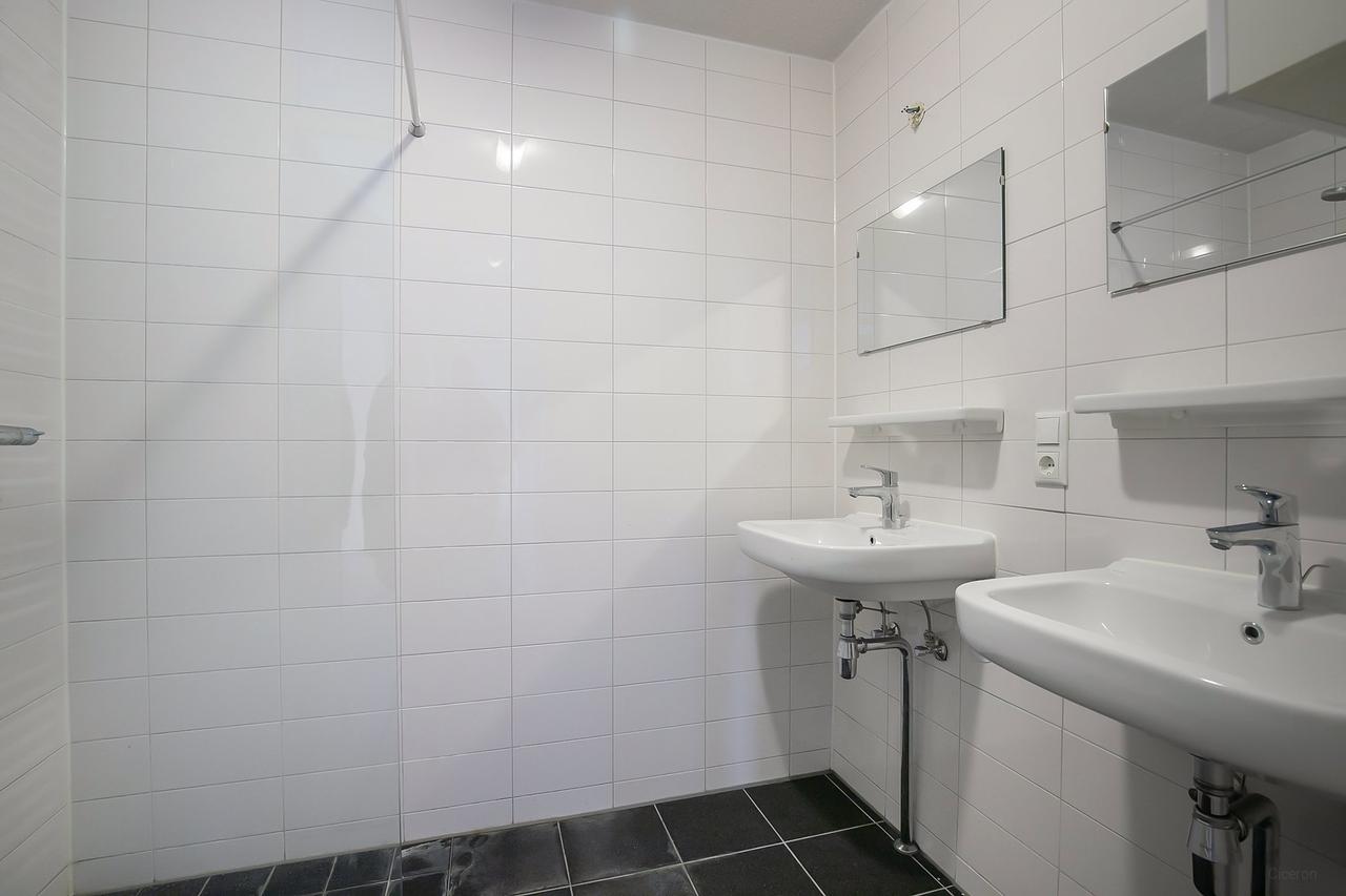 Bright 2-bedroom apartment with balcony in Tilburg - Image 6