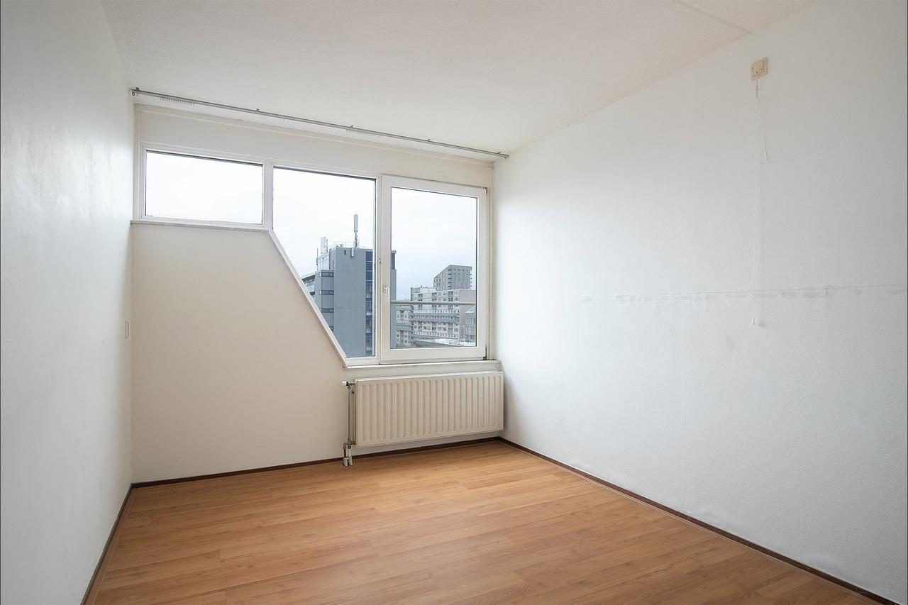 Bright 2-bedroom apartment with balcony in Tilburg - Image 8