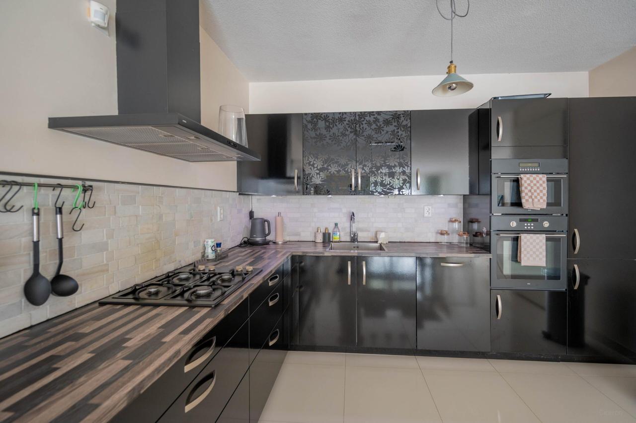 Gemeubileerd 3-kamerappartement met balkon - Afbeelding 7