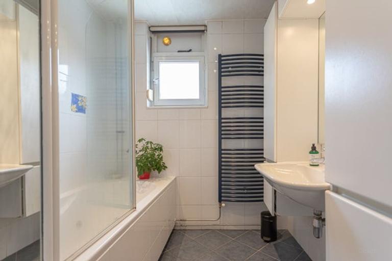 4-slaapkamer tussenwoning met zonnige tuin - Afbeelding 8