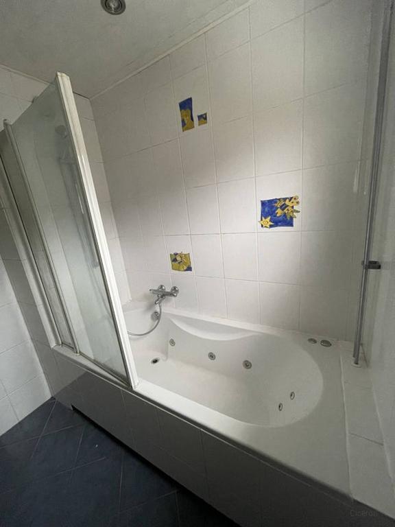 4-slaapkamer tussenwoning met zonnige tuin - Afbeelding 9