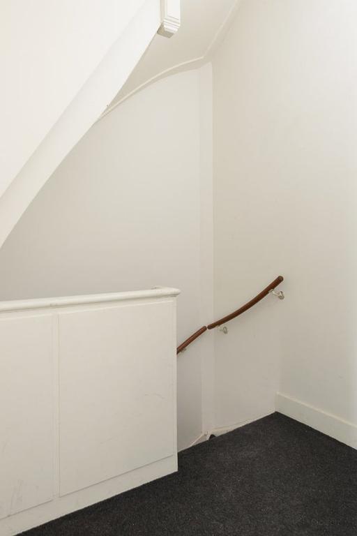 Sunny Apartment with Large Roof Terrace - Image 5