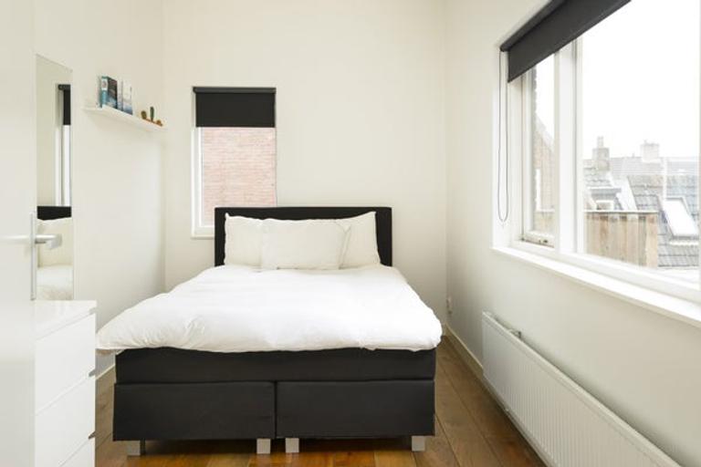 Sunny Apartment with Large Roof Terrace - Image 9