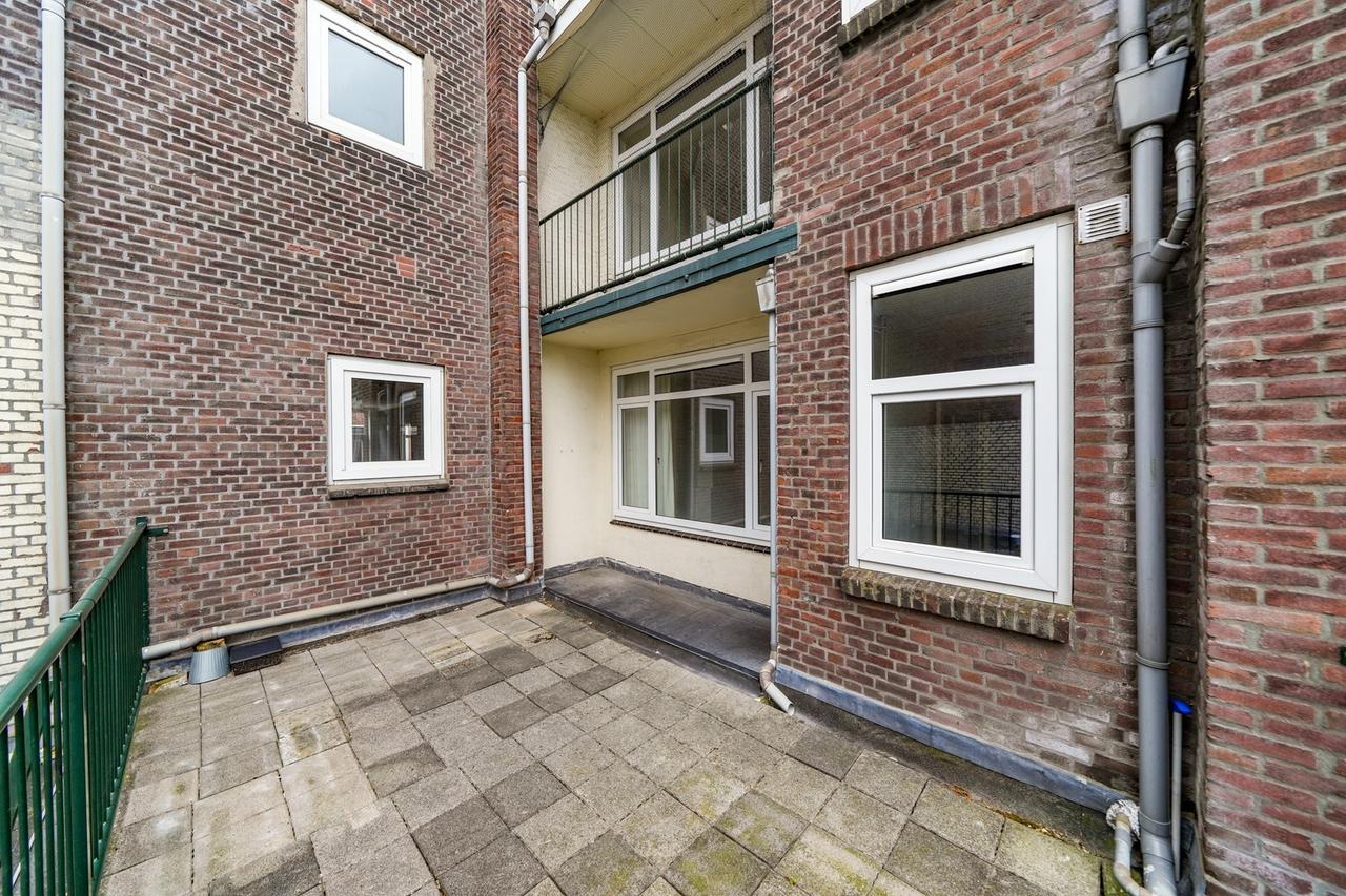 5 kamers met terras in Bloemhof - Afbeelding 2