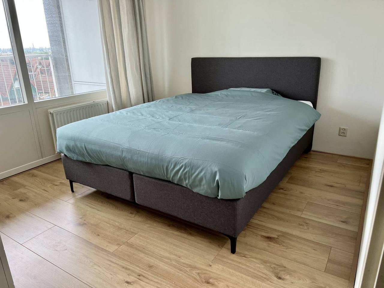 Balkon, parkeerplek en gemeubileerd wonen - Afbeelding 2