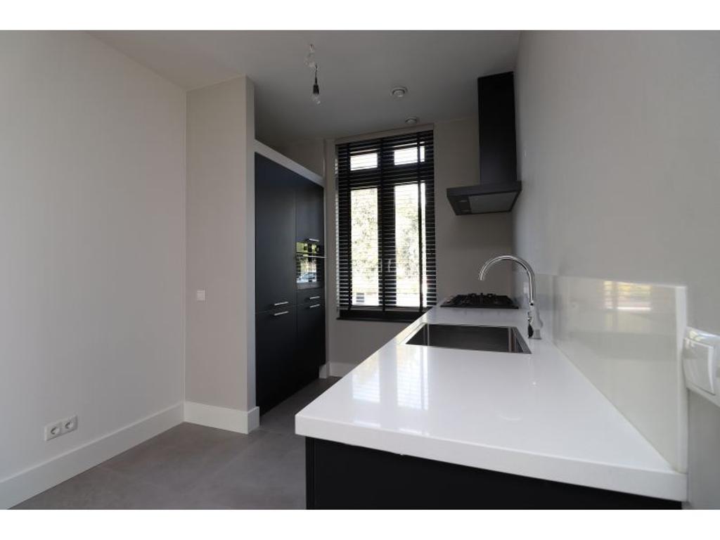 125 m² House with 4 Bedrooms in Waalre - Image 2