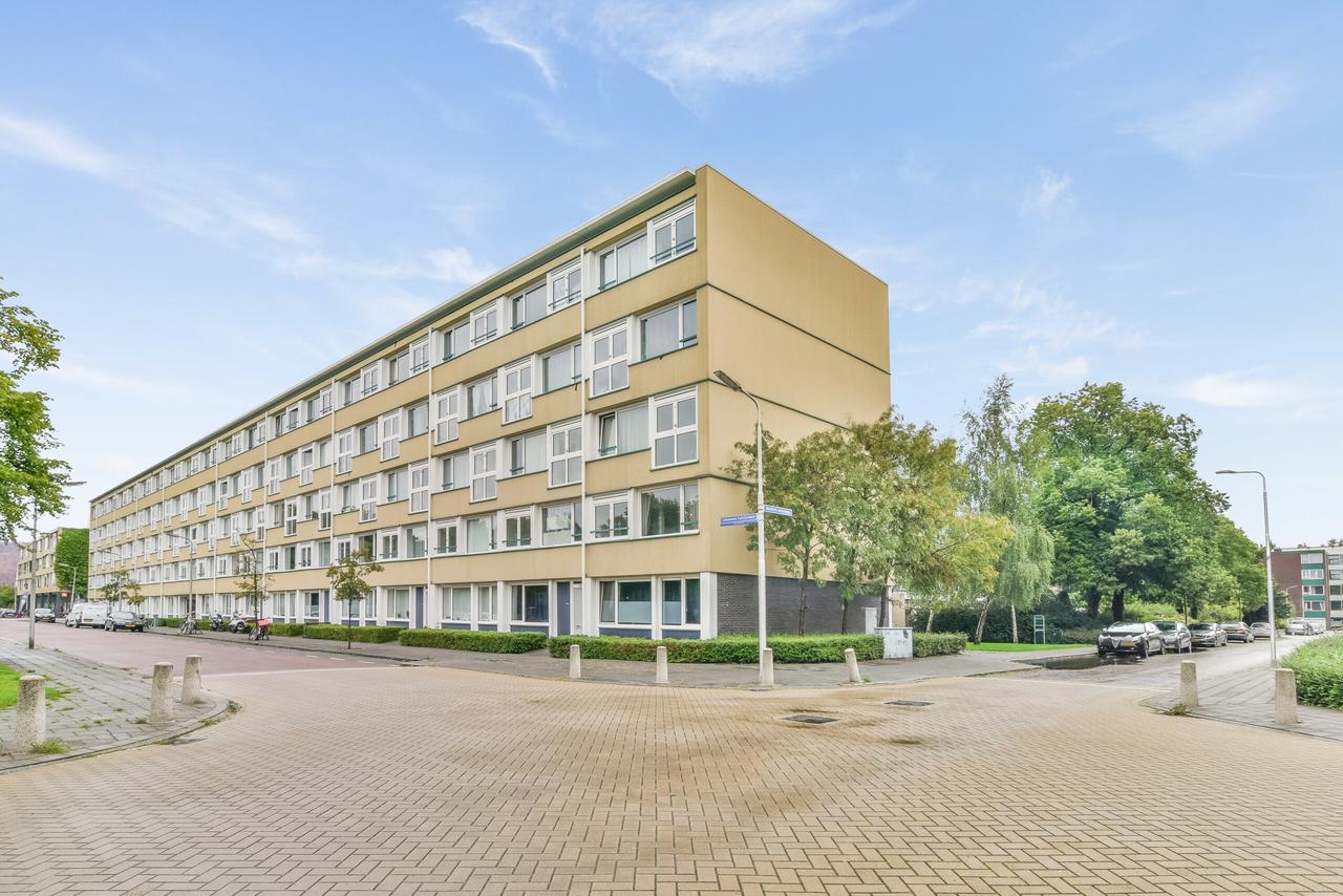 4-room apartment with elevator in Amstelveen - Image 1