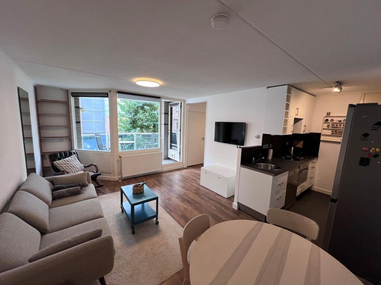 Balkon en 2 slaapkamers in hartje Amsterdam - Afbeelding 1