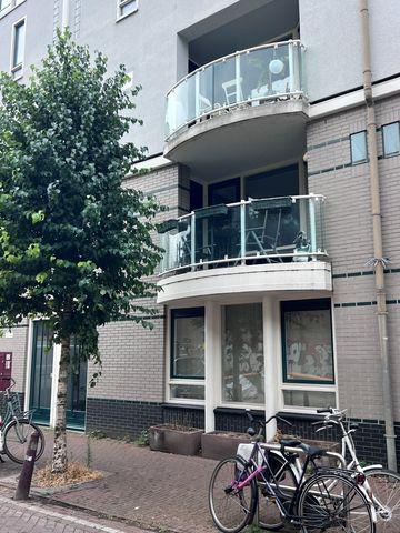 Balkon en 2 slaapkamers in hartje Amsterdam - Afbeelding 9