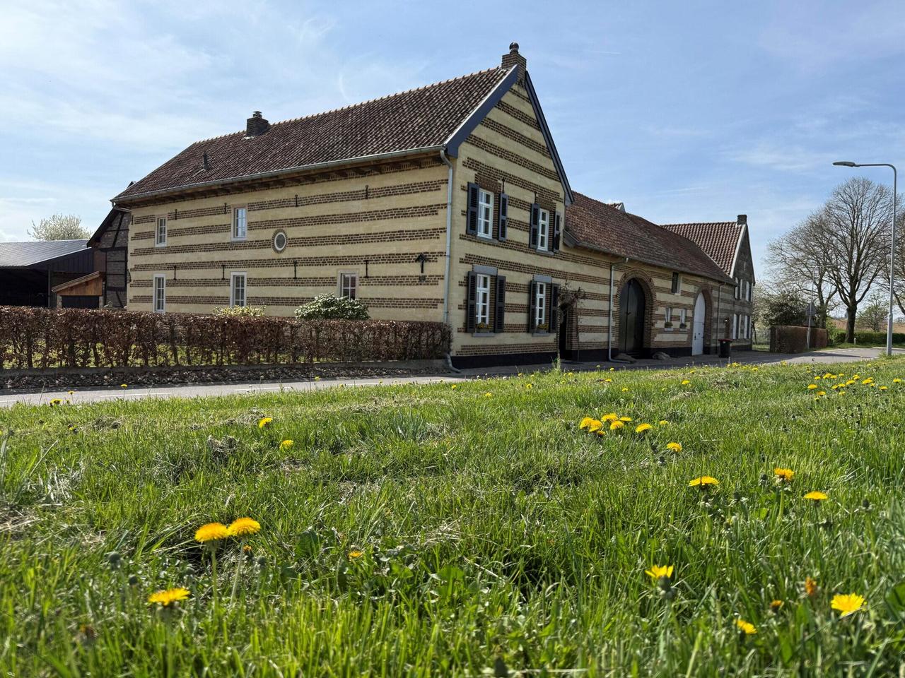 Furnished Farmhouse Apartment with Views - Image 1