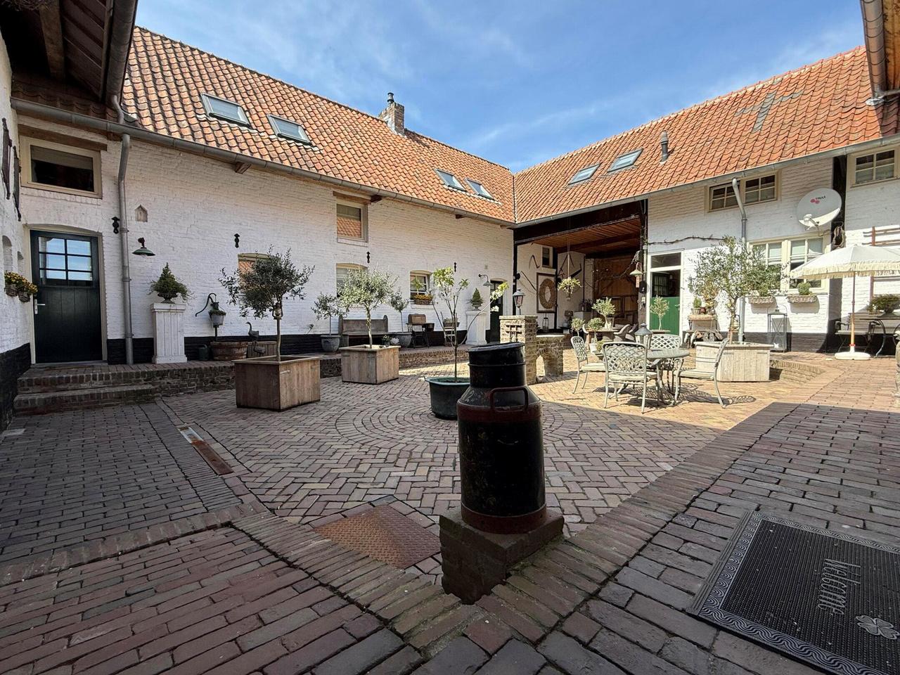 Furnished Farmhouse Apartment with Views - Image 2