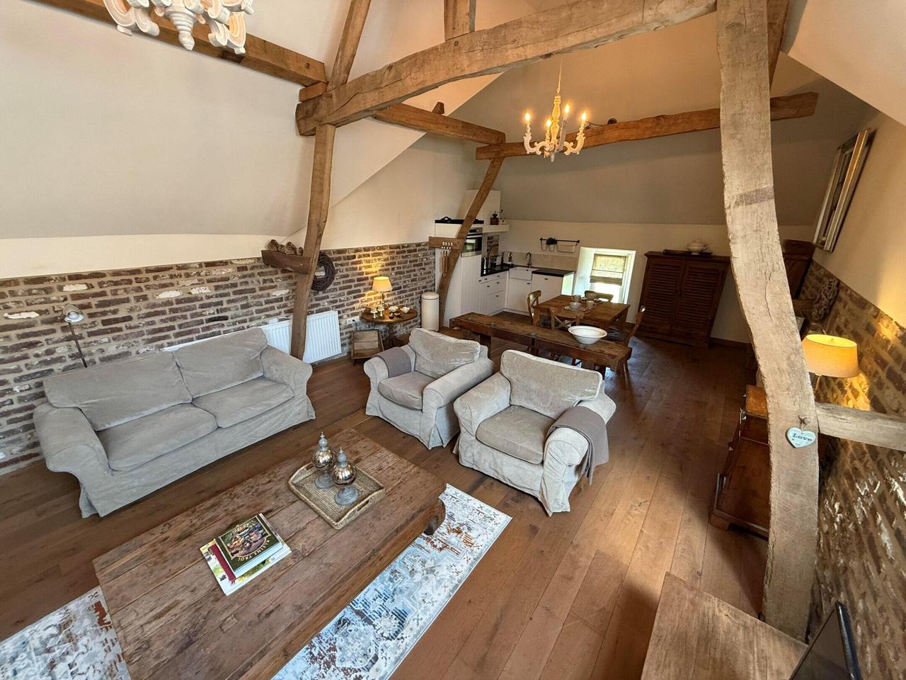 Furnished Farmhouse Apartment with Views - Image 5