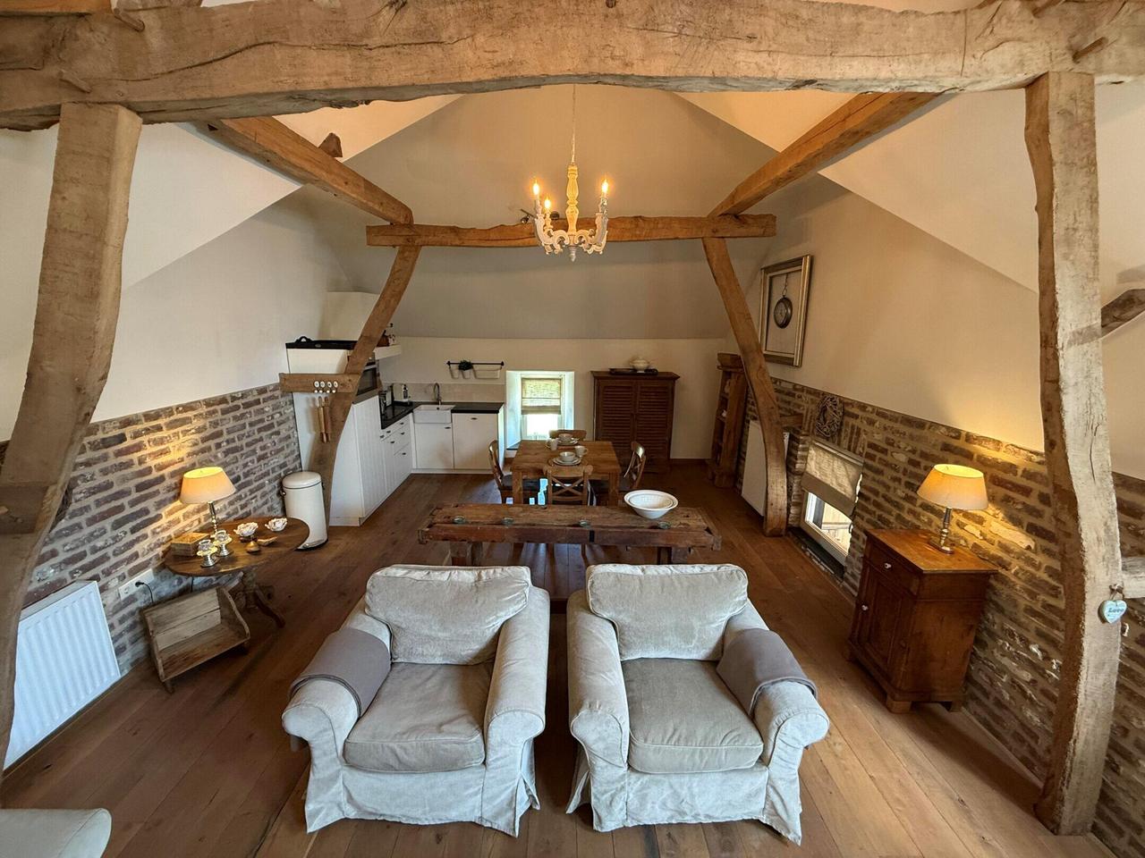 Furnished Farmhouse Apartment with Views - Image 6