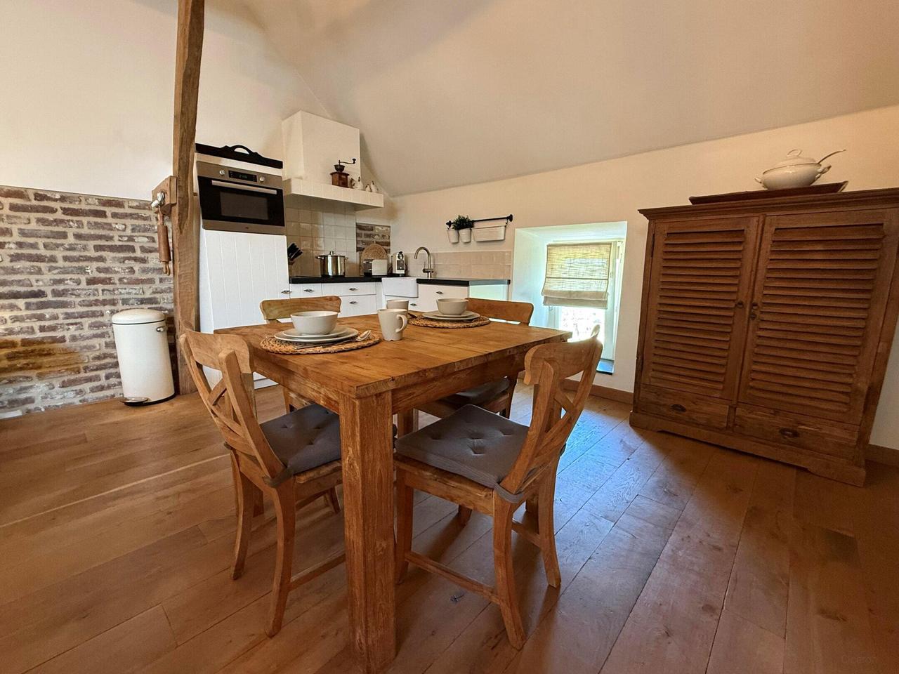 Furnished Farmhouse Apartment with Views - Image 10