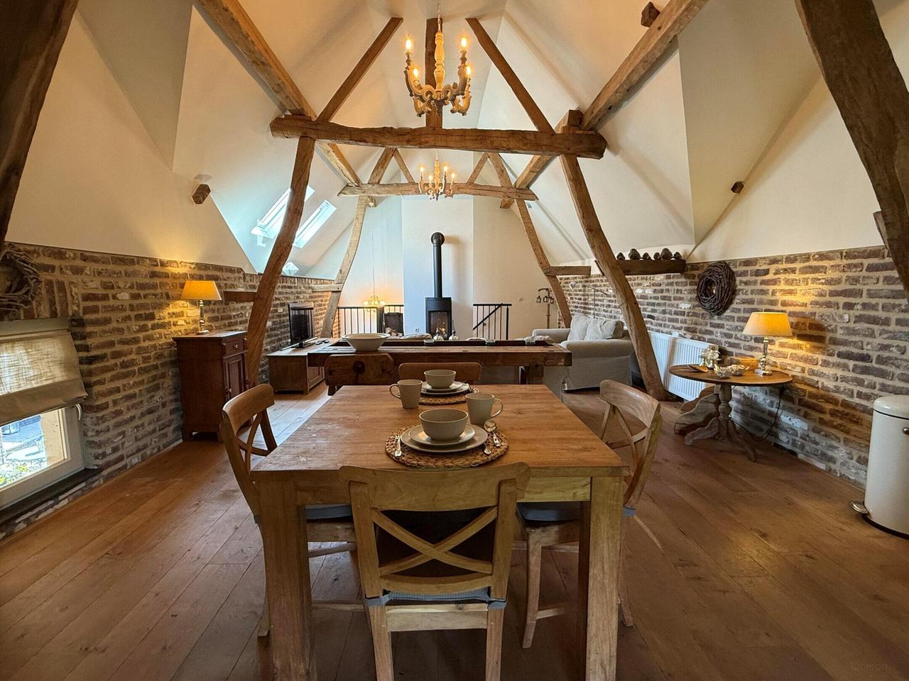 Furnished Farmhouse Apartment with Views - Image 14