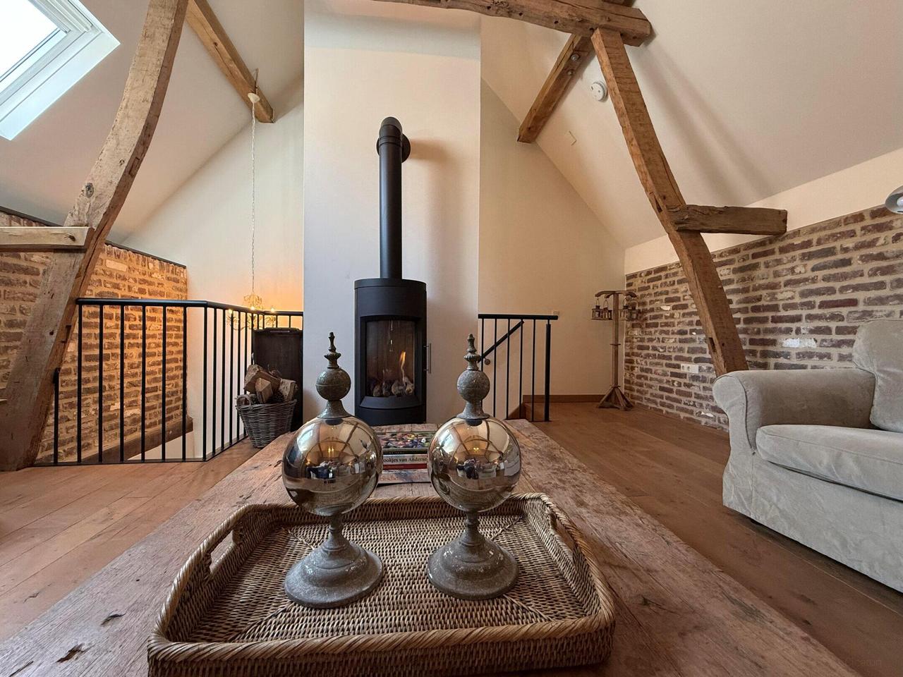 Furnished Farmhouse Apartment with Views - Image 16