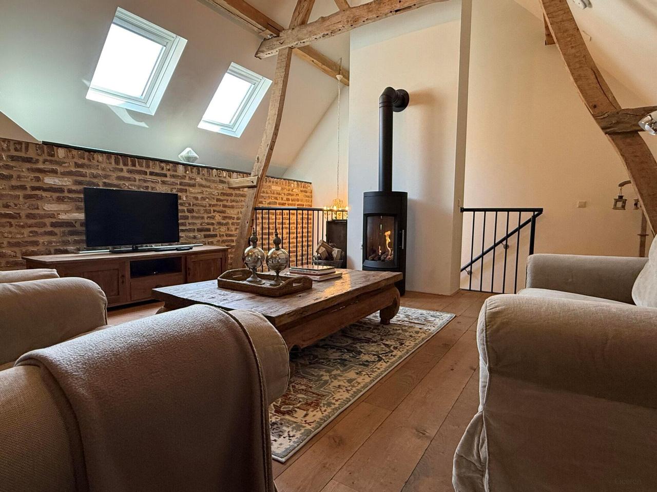 Furnished Farmhouse Apartment with Views - Image 17