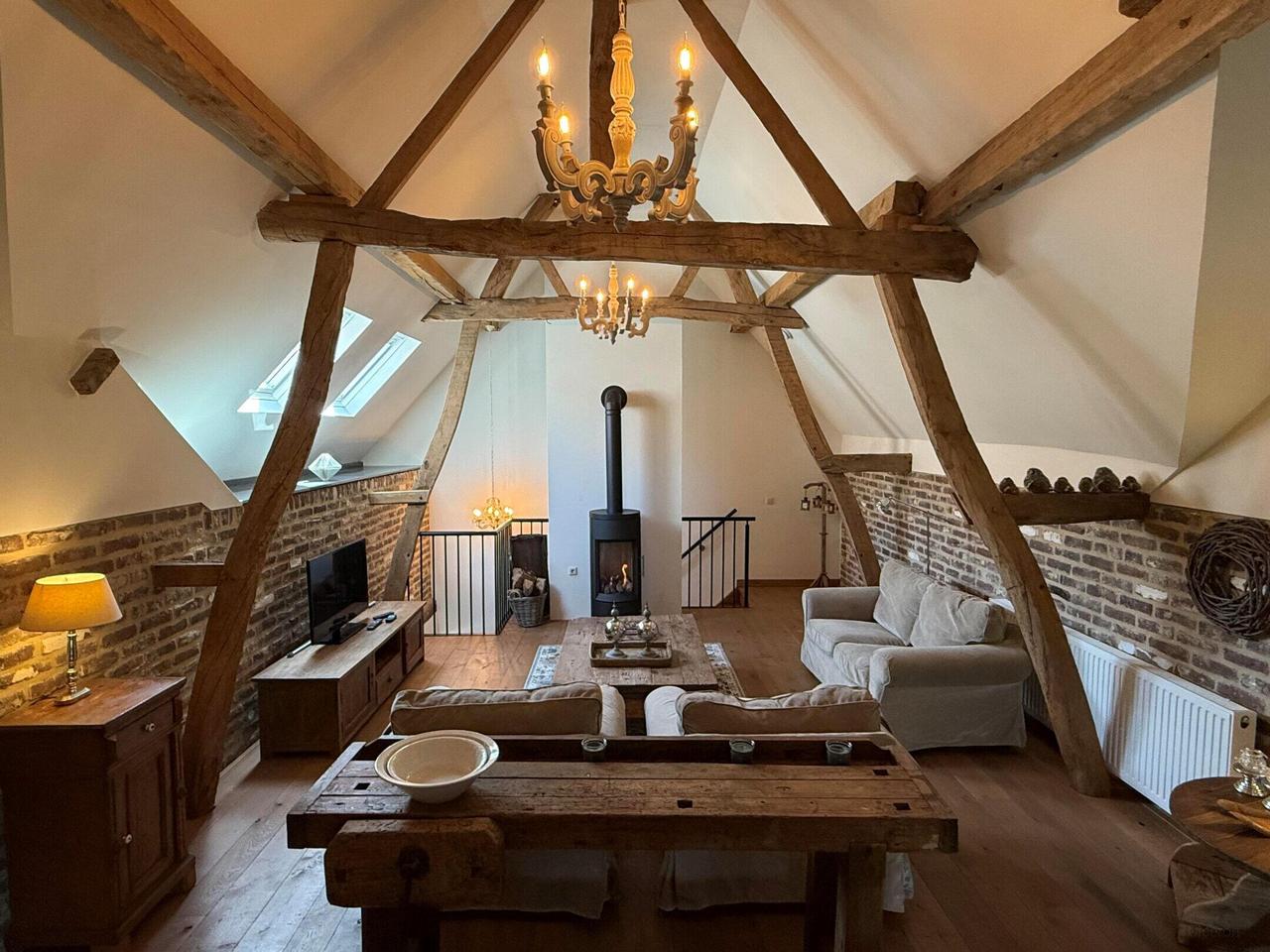 Furnished Farmhouse Apartment with Views - Image 18