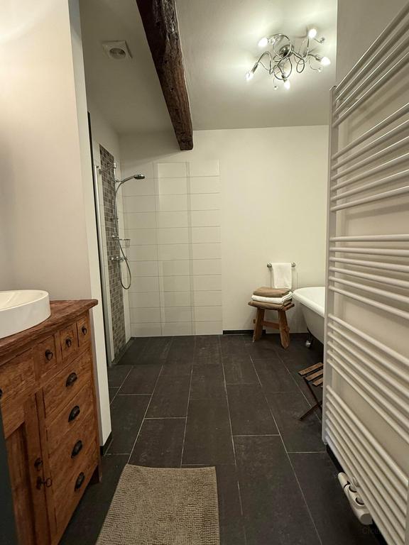 Furnished Farmhouse Apartment with Views - Image 31