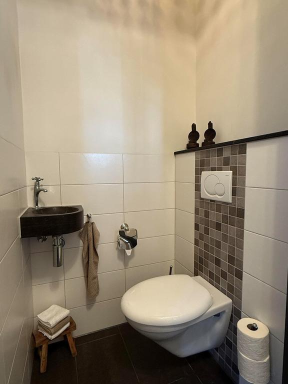 Furnished Farmhouse Apartment with Views - Image 32