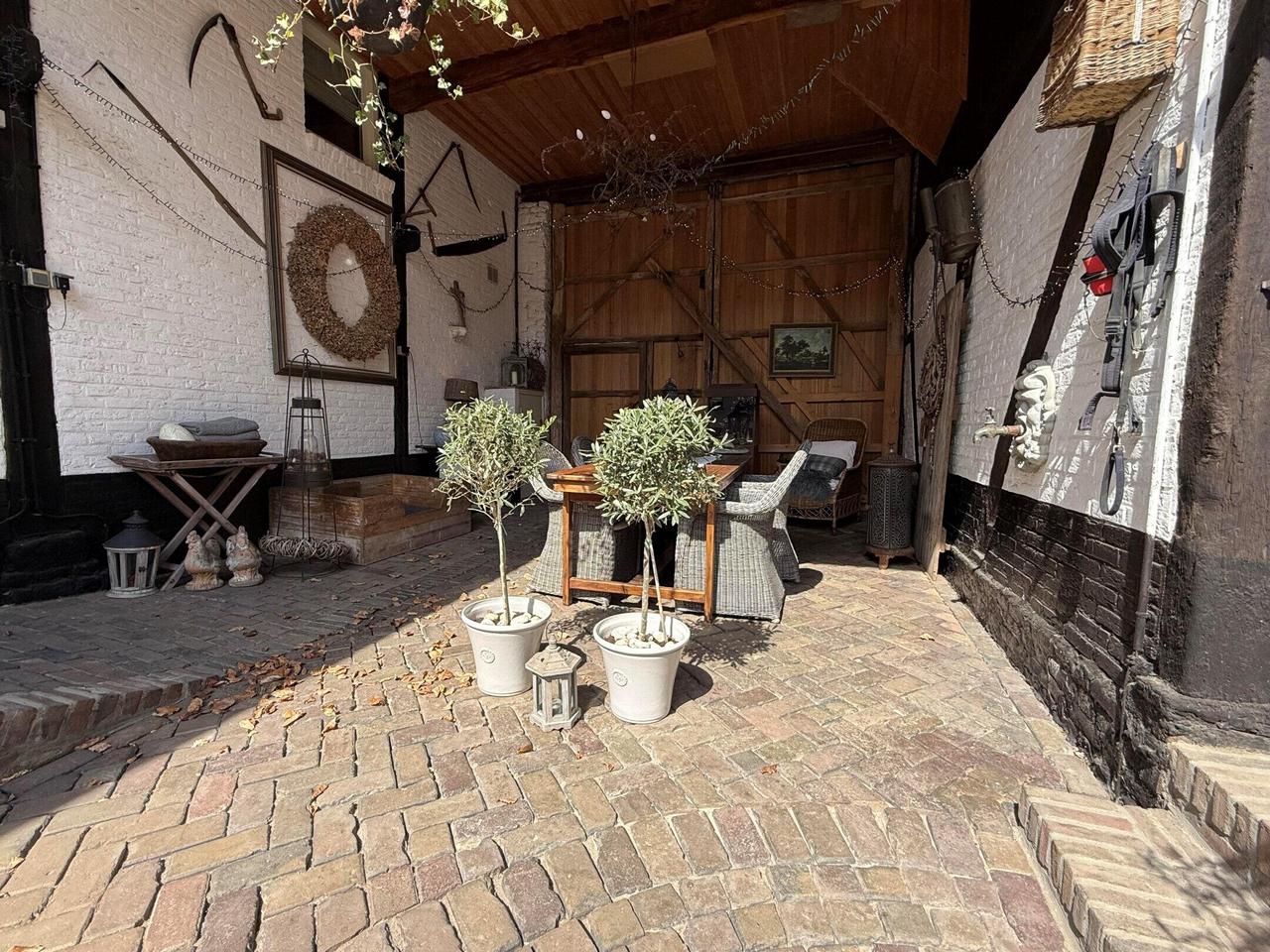Furnished Farmhouse Apartment with Views - Image 35