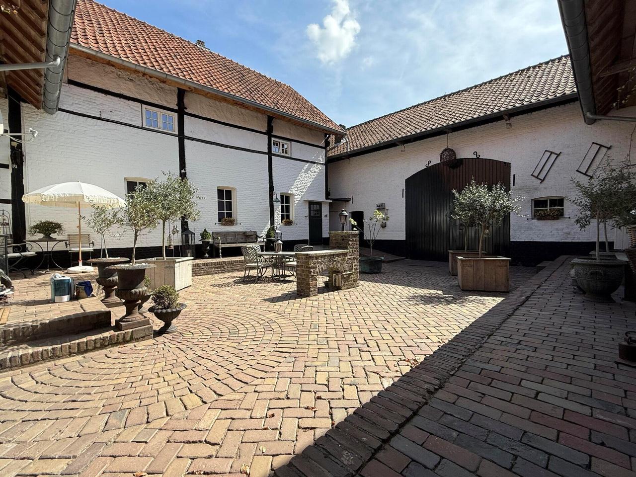 Furnished Farmhouse Apartment with Views - Image 36