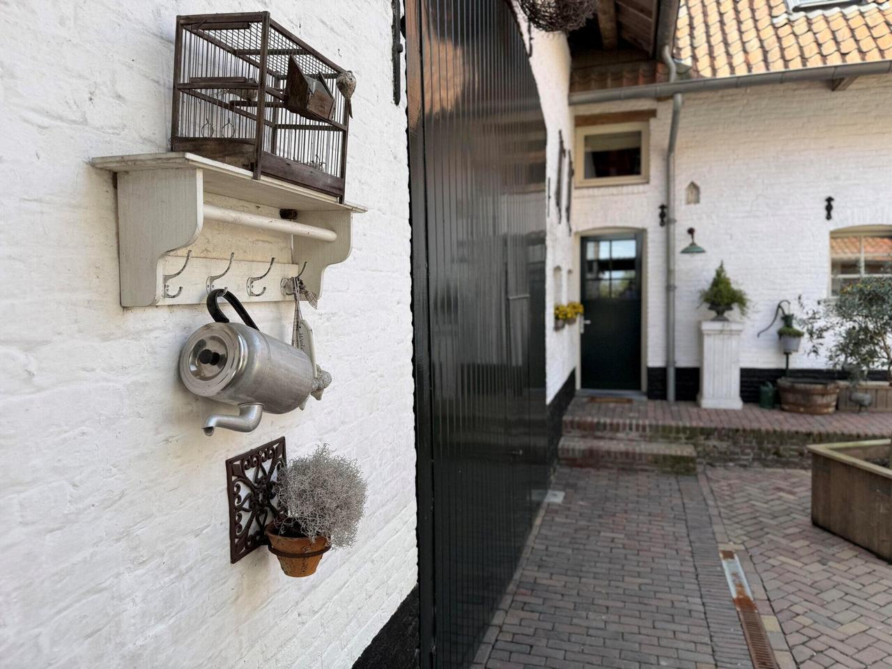 Furnished Farmhouse Apartment with Views - Image 38