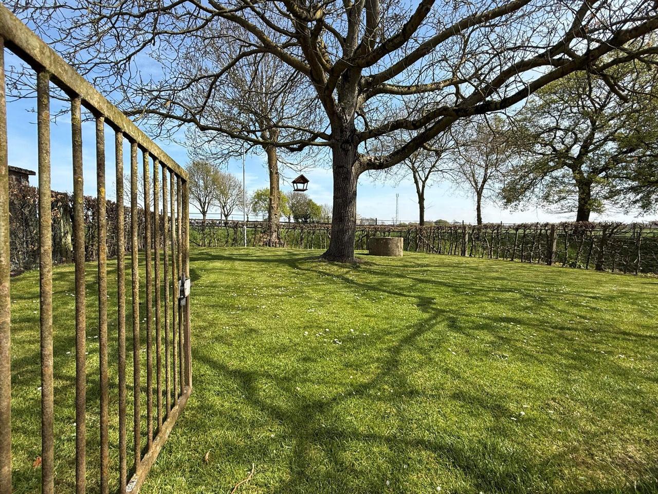 Furnished Farmhouse Apartment with Views - Image 39