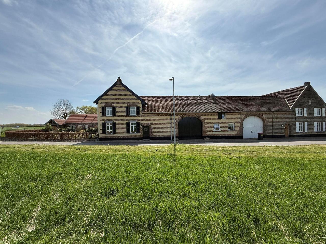 Furnished Farmhouse Apartment with Views - Image 43