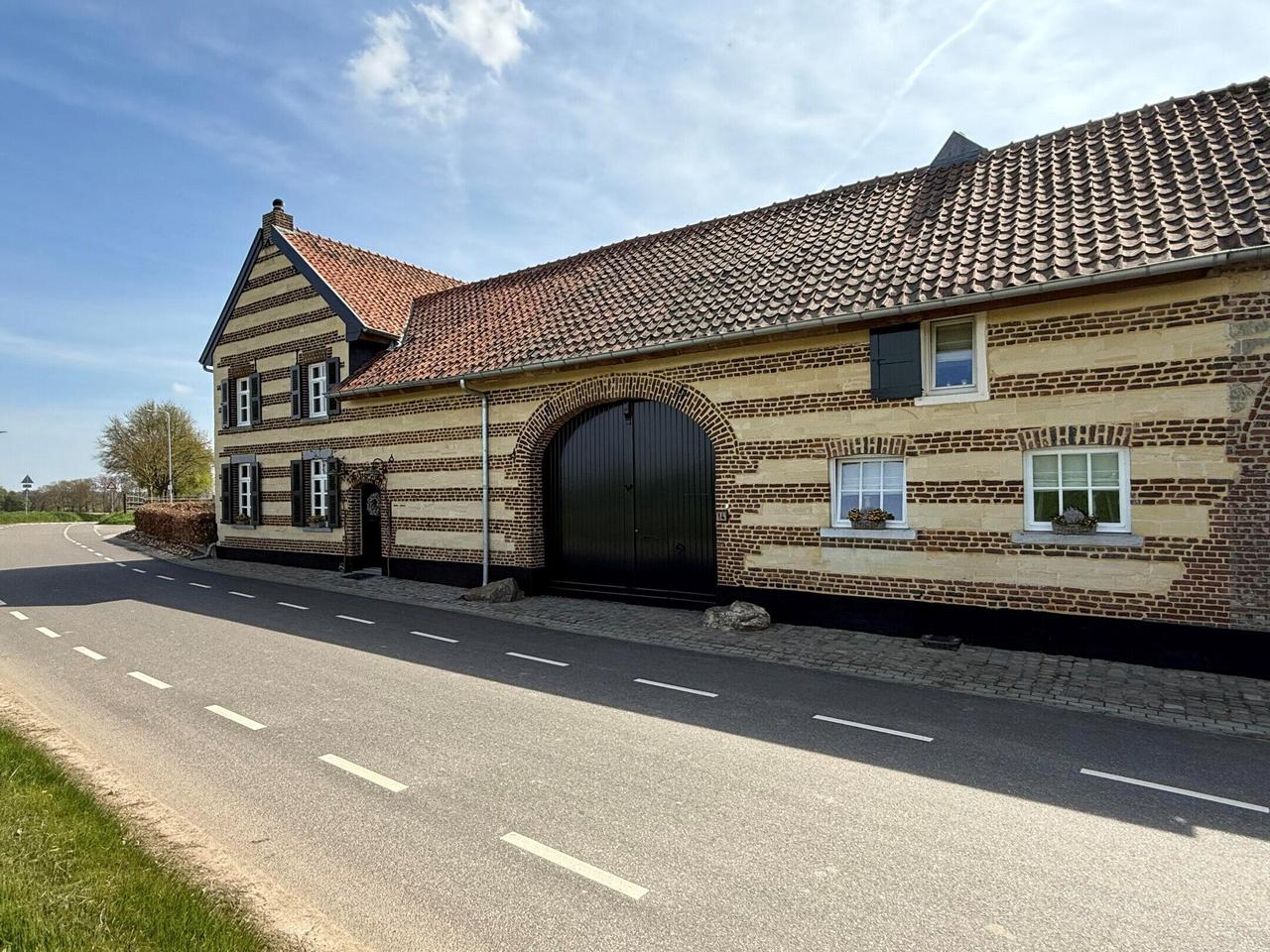 Furnished Farmhouse Apartment with Views - Image 44
