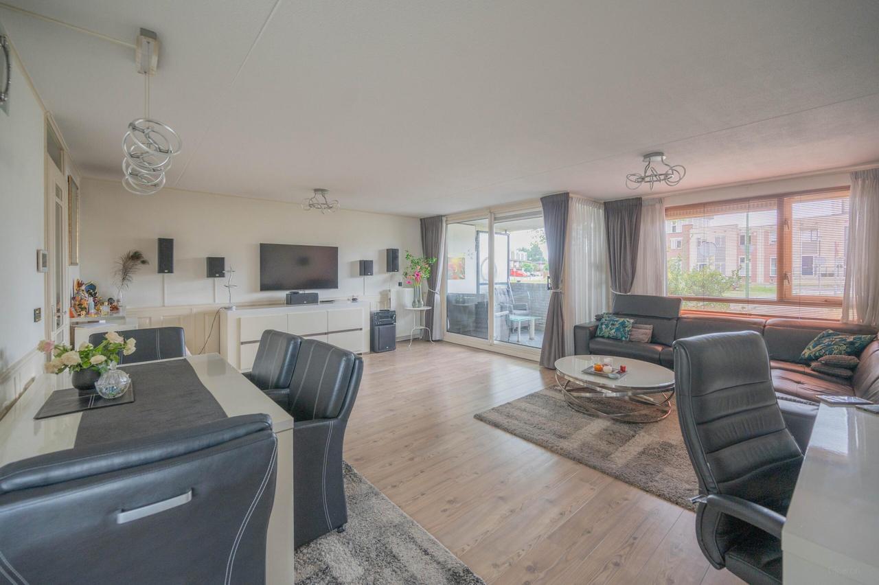 87 m² apartment with balcony and 2 bedrooms - Image 1