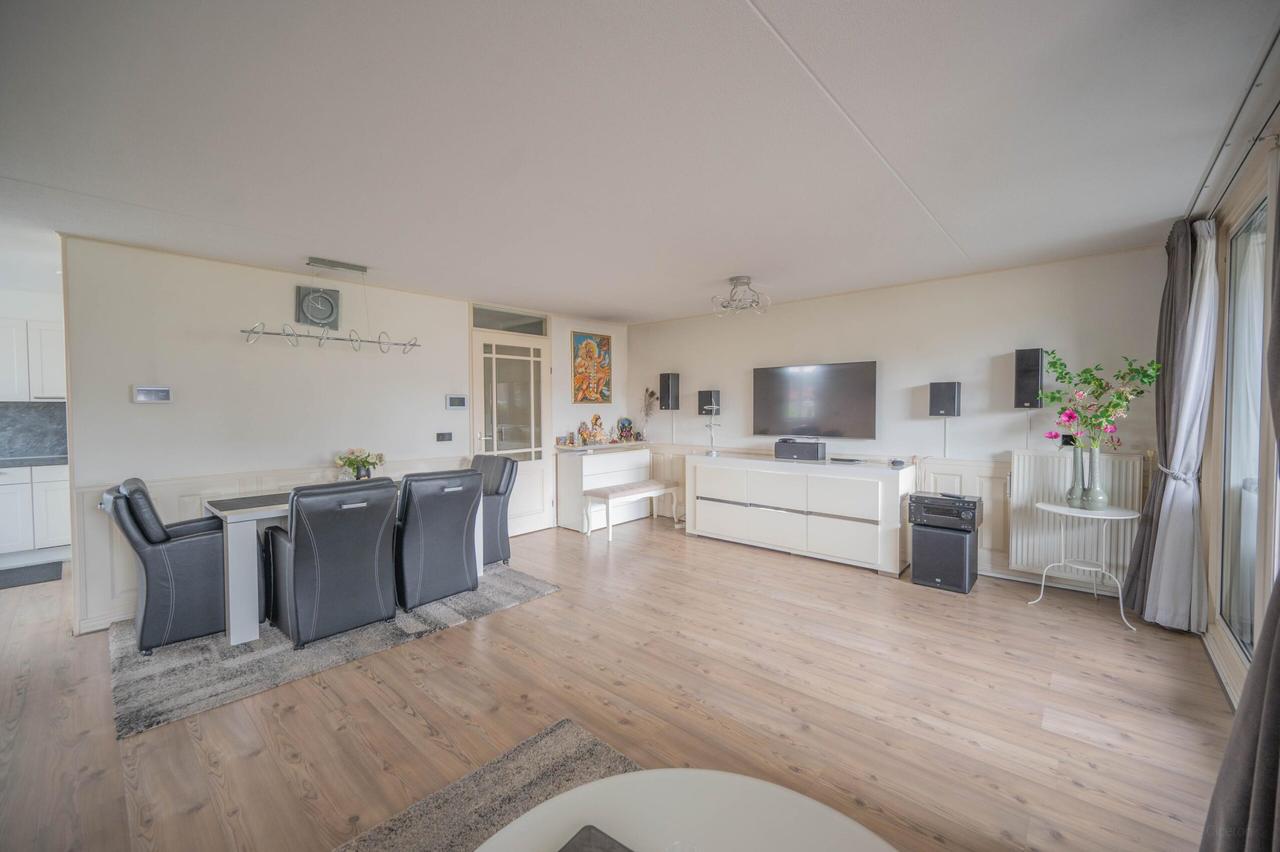 87 m² apartment with balcony and 2 bedrooms - Image 11