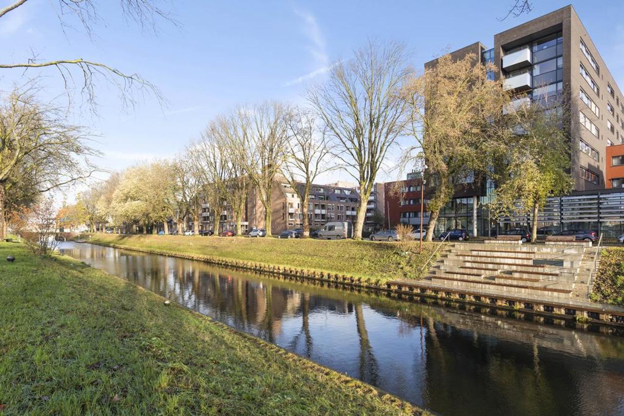 Gemeubileerd 3-kamerappartement met balkon - Afbeelding 1