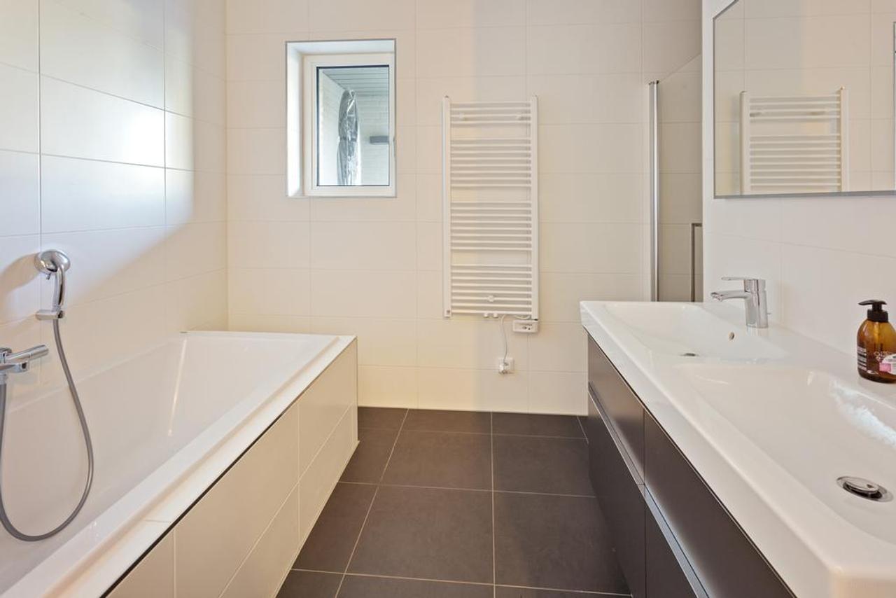 Gemeubileerd 3-kamerappartement met balkon - Afbeelding 11