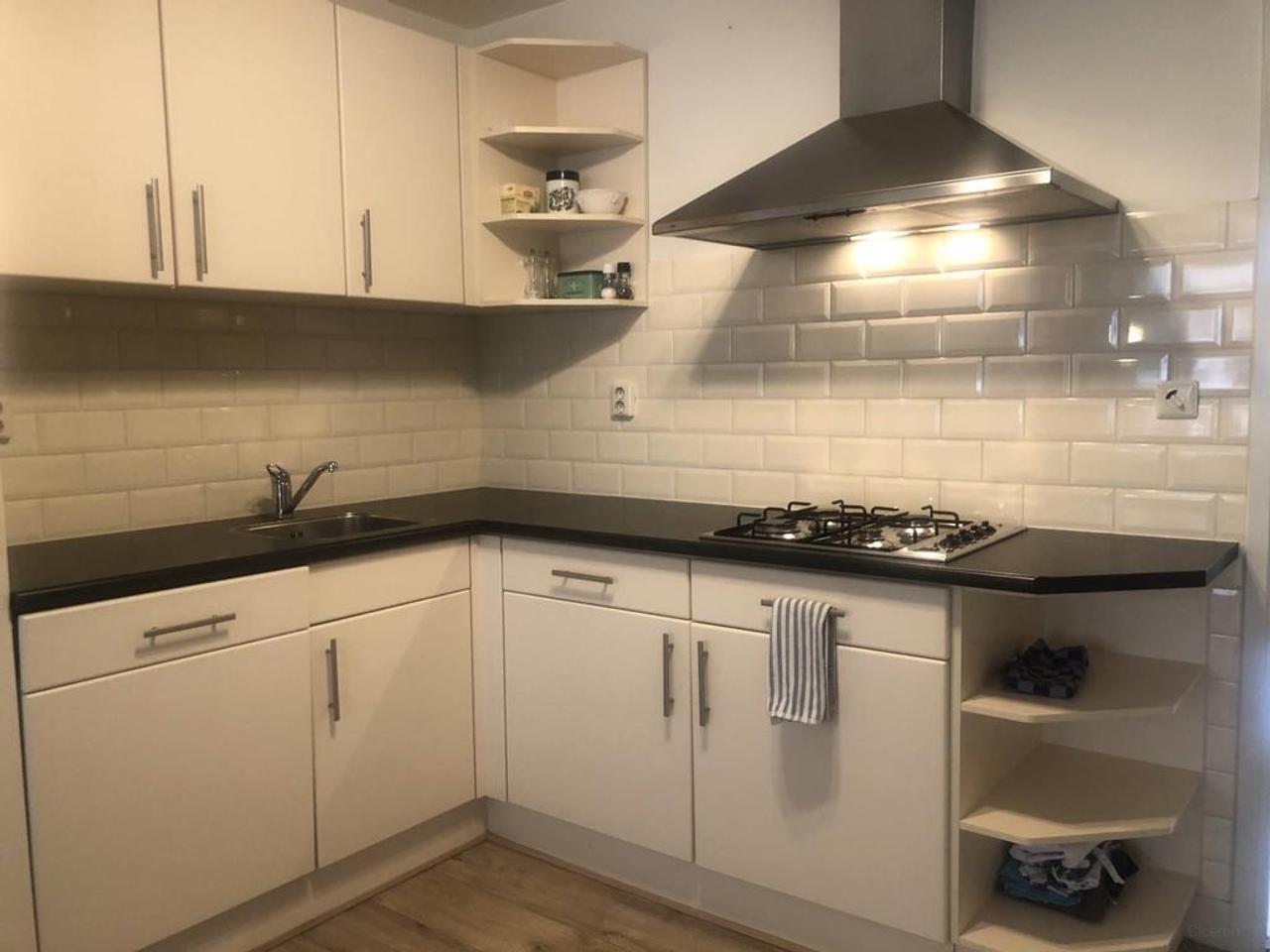 Gemeubileerd 2-kamerappartement met balkon - Afbeelding 6