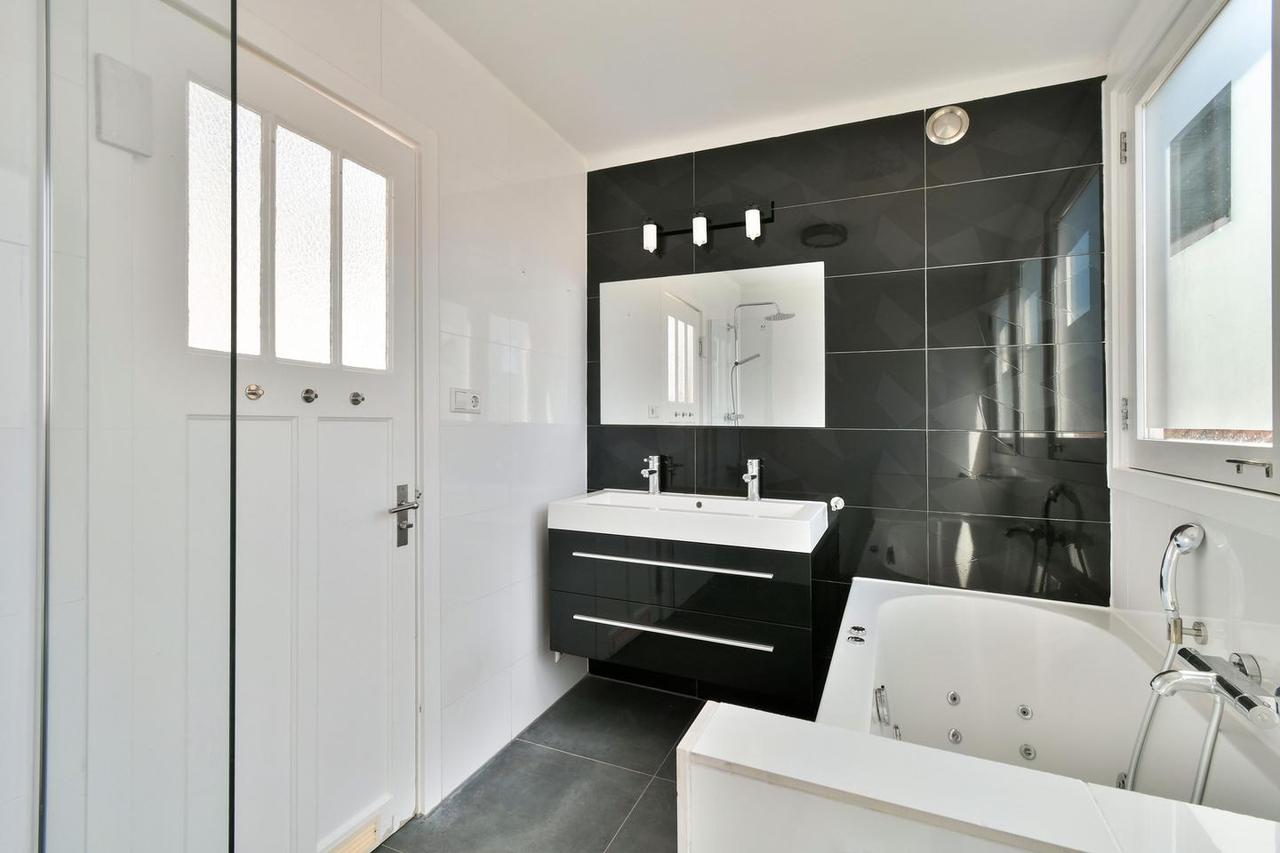 Waterfront Duplex with Terrace - Image 16