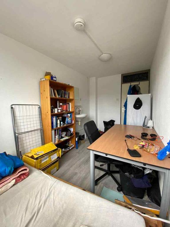 Kamer van 9 m² met eigen wastafel - Afbeelding 4