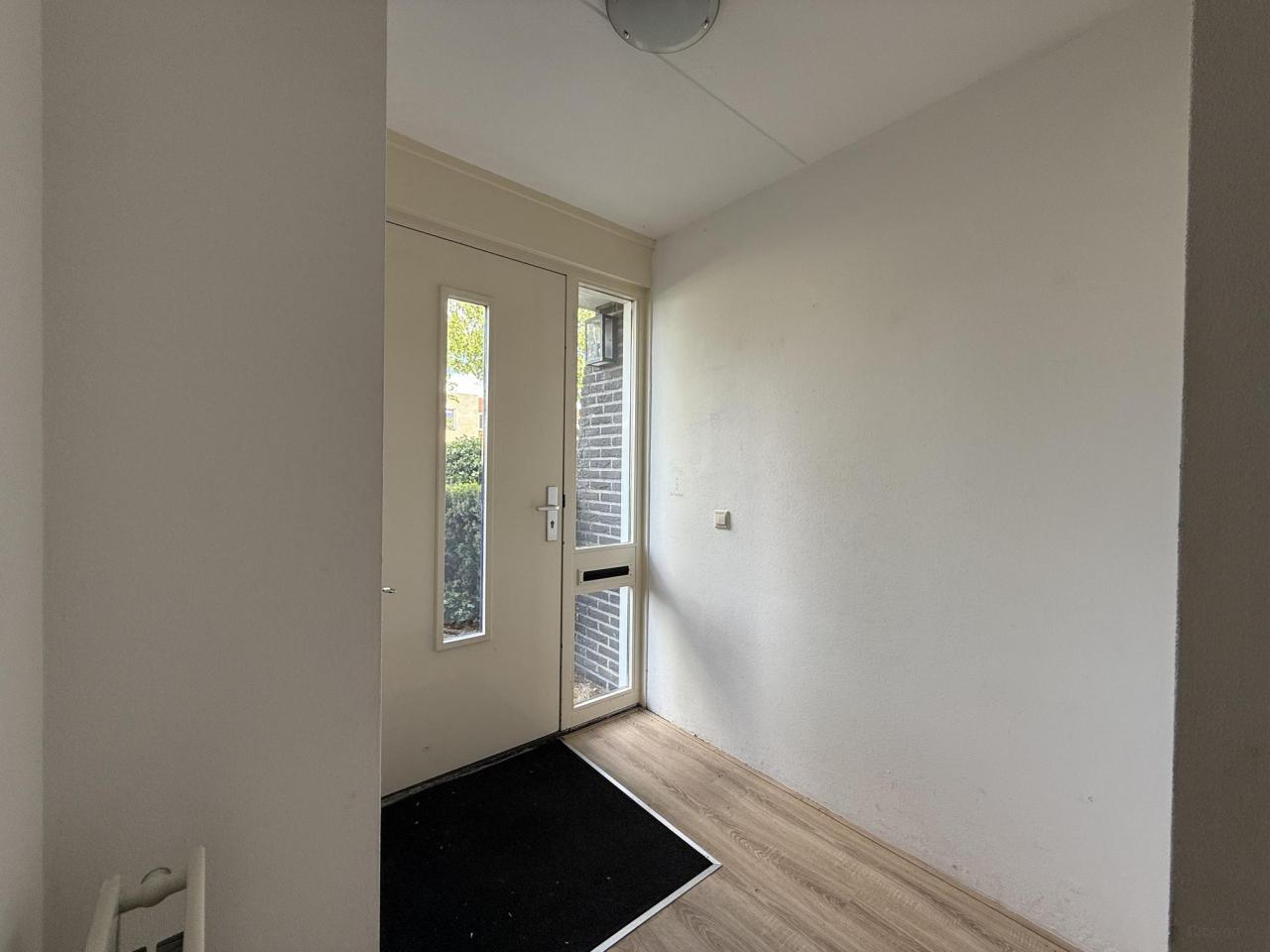 133 m² with Garden and 4 Bedrooms - Image 2