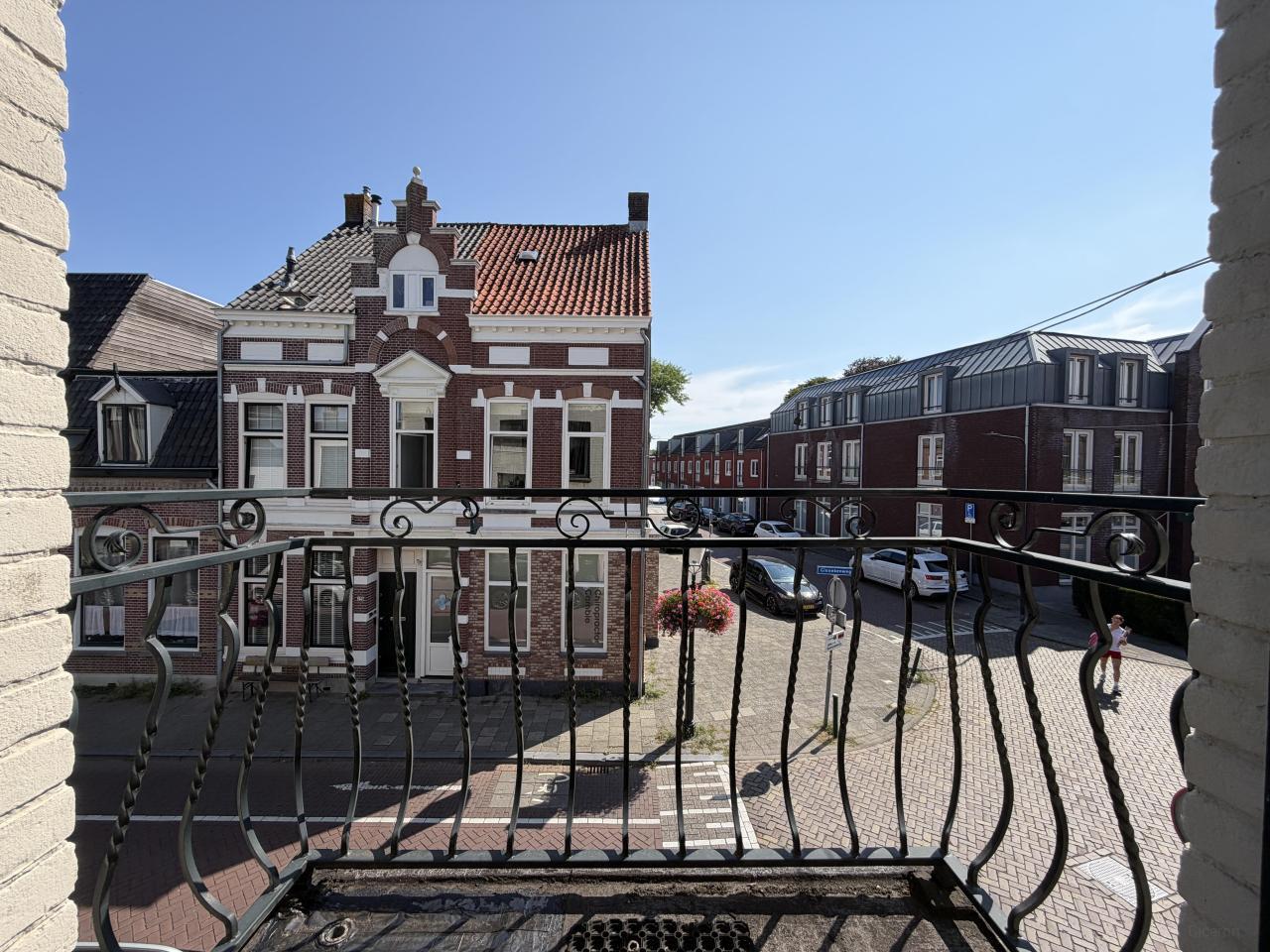 Licht 2-slaapkamerappartement met balkon - Afbeelding 3
