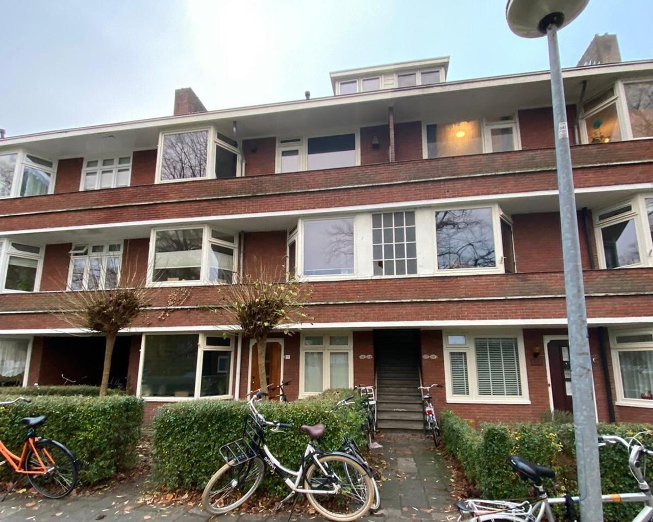 Kamer met balkon in de Gorechtbuurt - Afbeelding 1