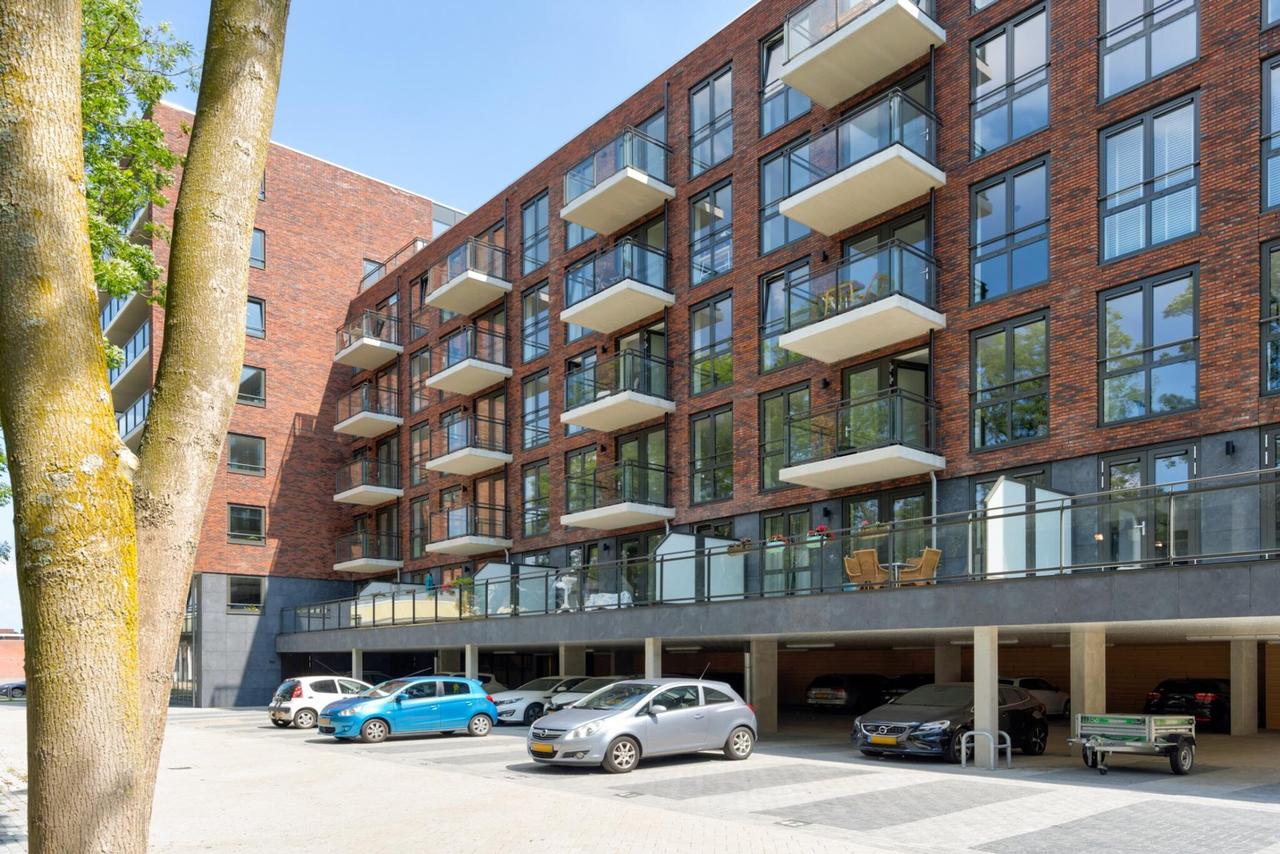 Bright 1-bedroom apartment with balcony in Delft - Image 1