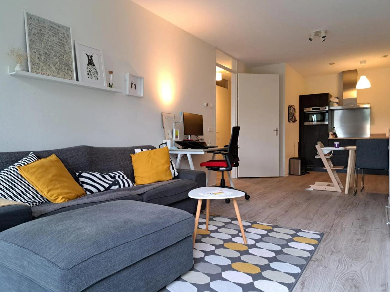Bright 1-bedroom apartment with balcony in Delft - Image 3