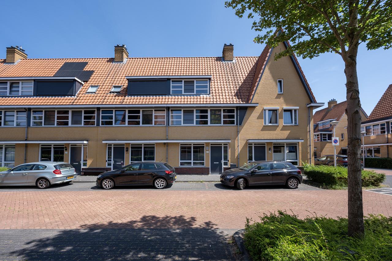 Spacious Family Home with Garden in Veldhuizen - Image 1