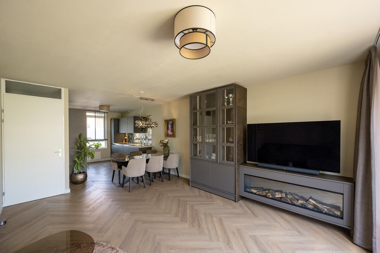 Spacious Family Home with Garden in Veldhuizen - Image 3