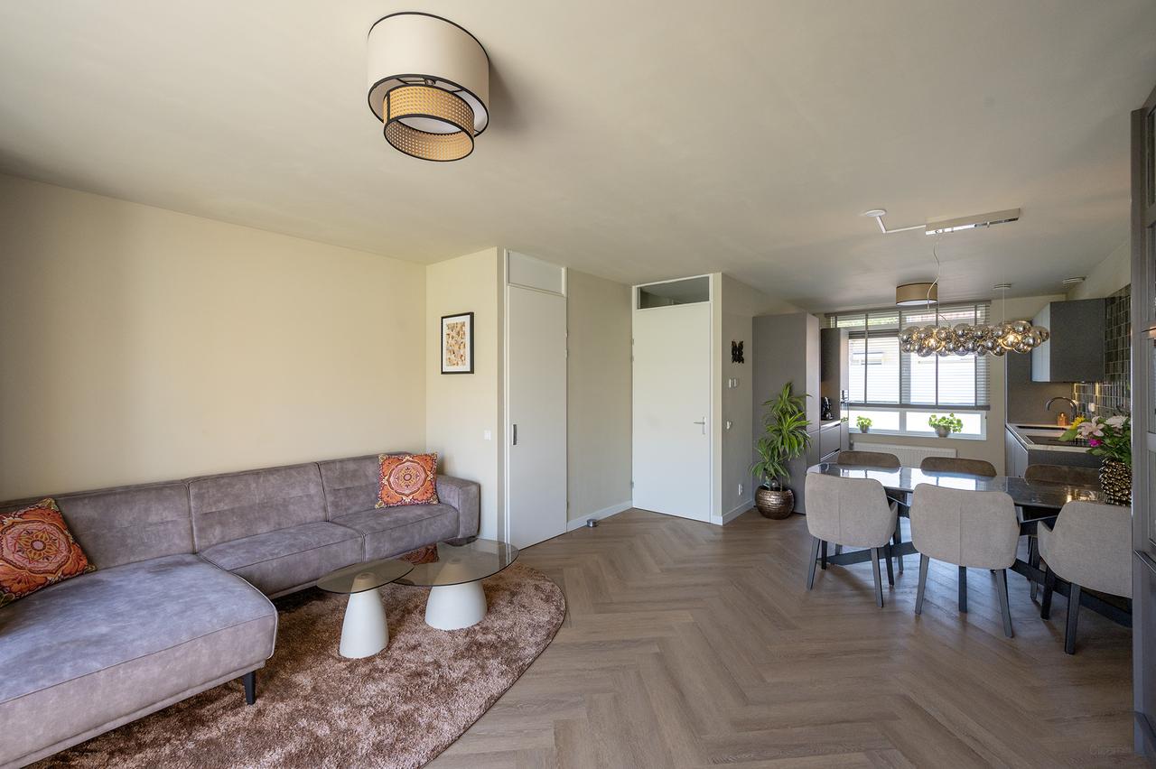 Spacious Family Home with Garden in Veldhuizen - Image 4