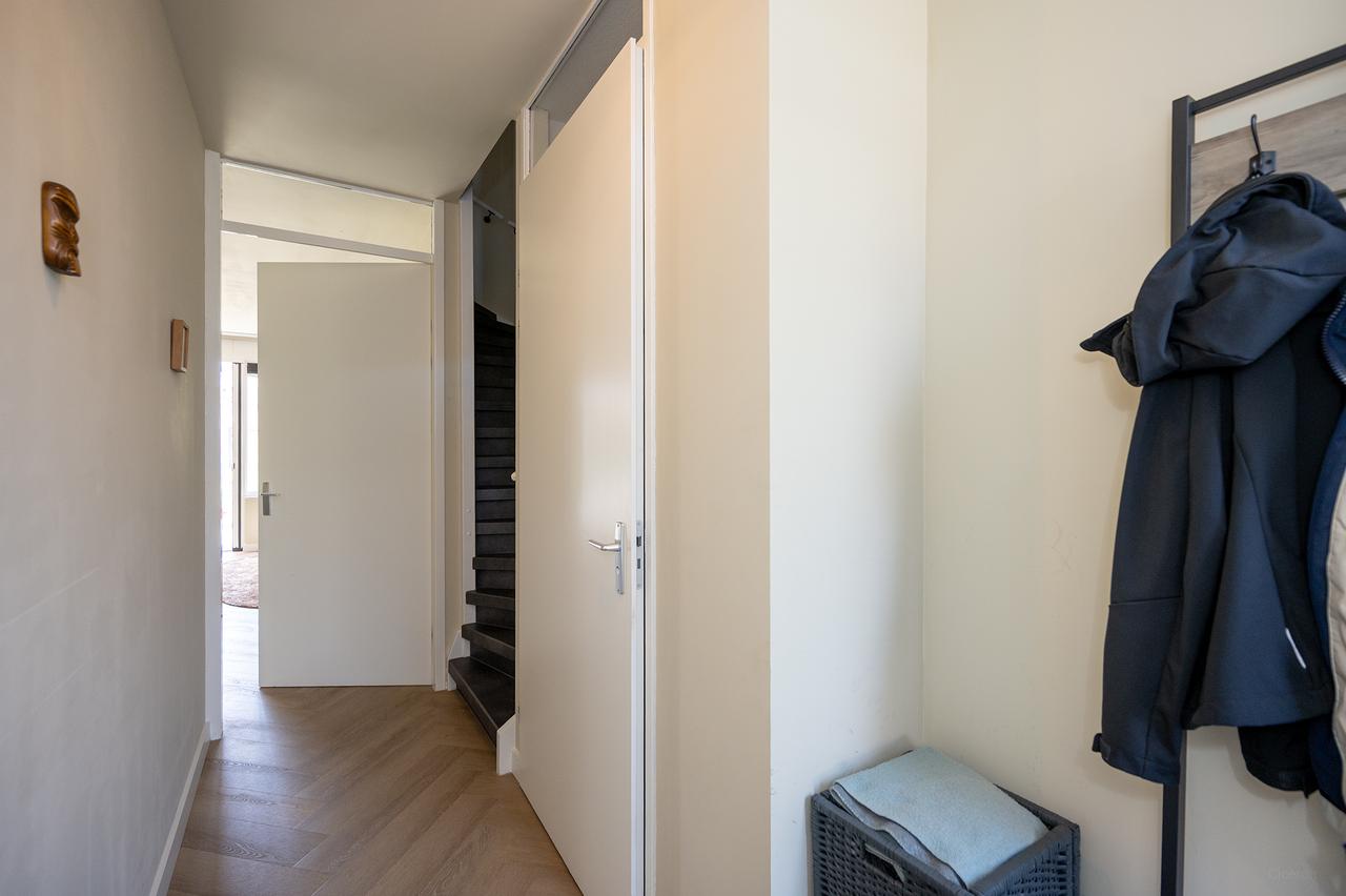 Spacious Family Home with Garden in Veldhuizen - Image 11