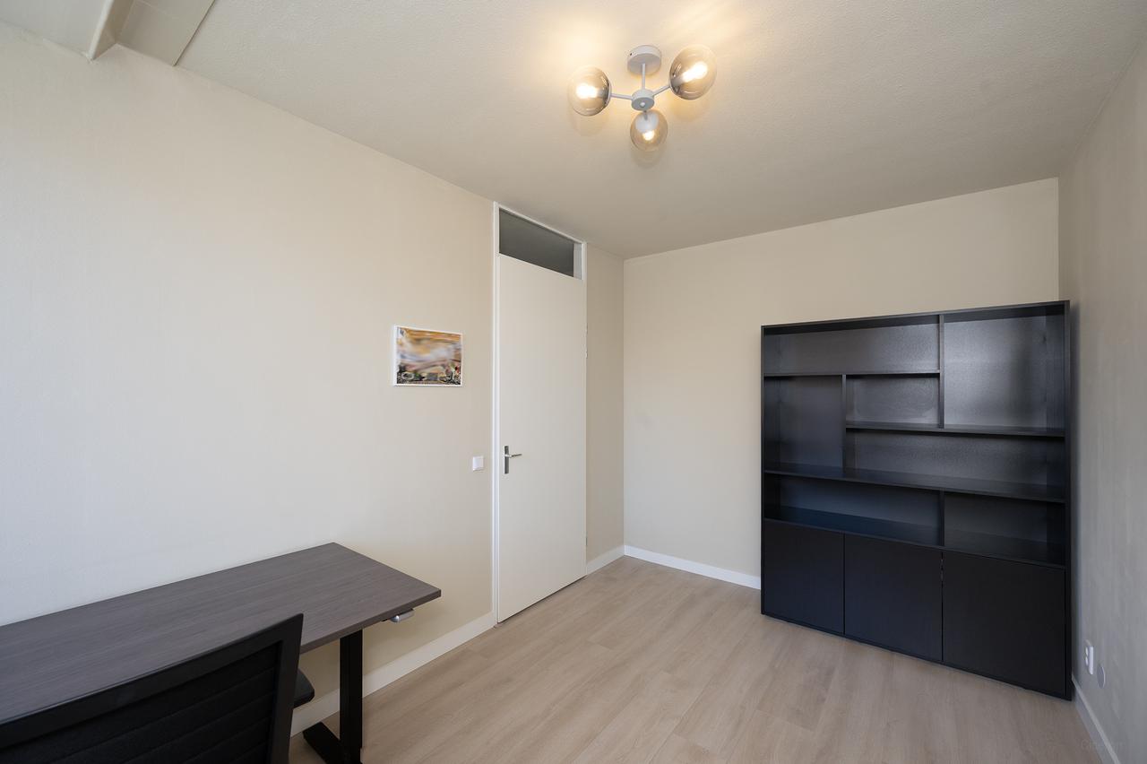 Spacious Family Home with Garden in Veldhuizen - Image 14