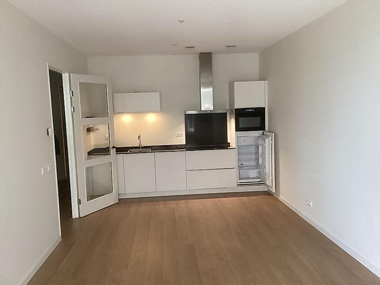 New Apartment with Balcony near Utrecht Central Station - Image 3